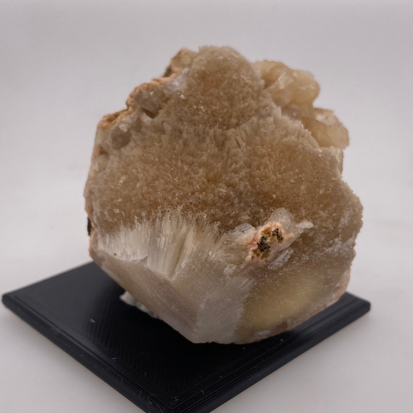 Zeolite var. Thomsonite - Maharashtra, India