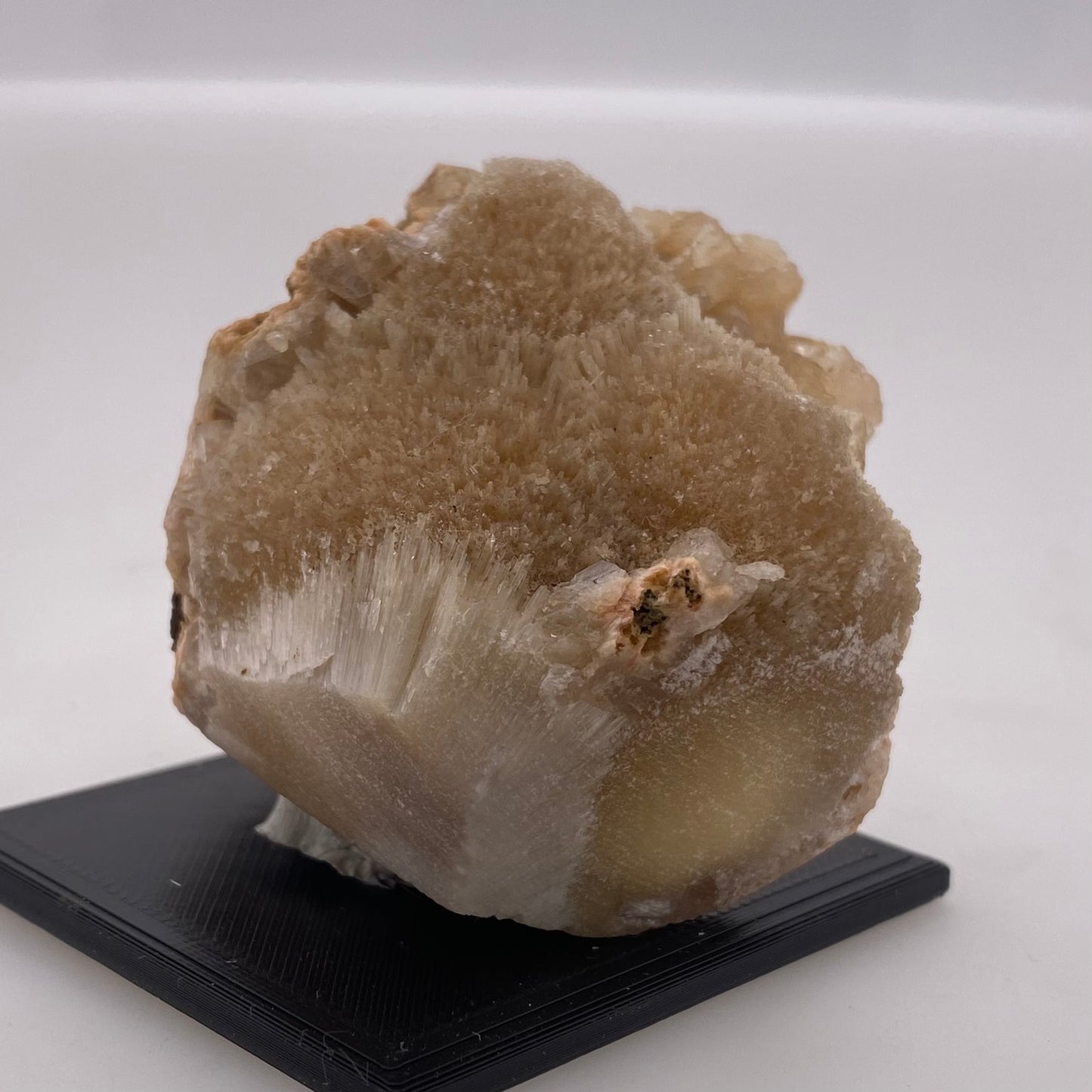 Zeolite var. Thomsonite - Maharashtra, India