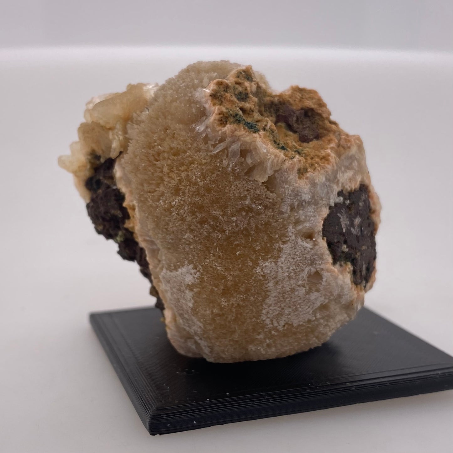 Zeolite var. Thomsonite - Maharashtra, India