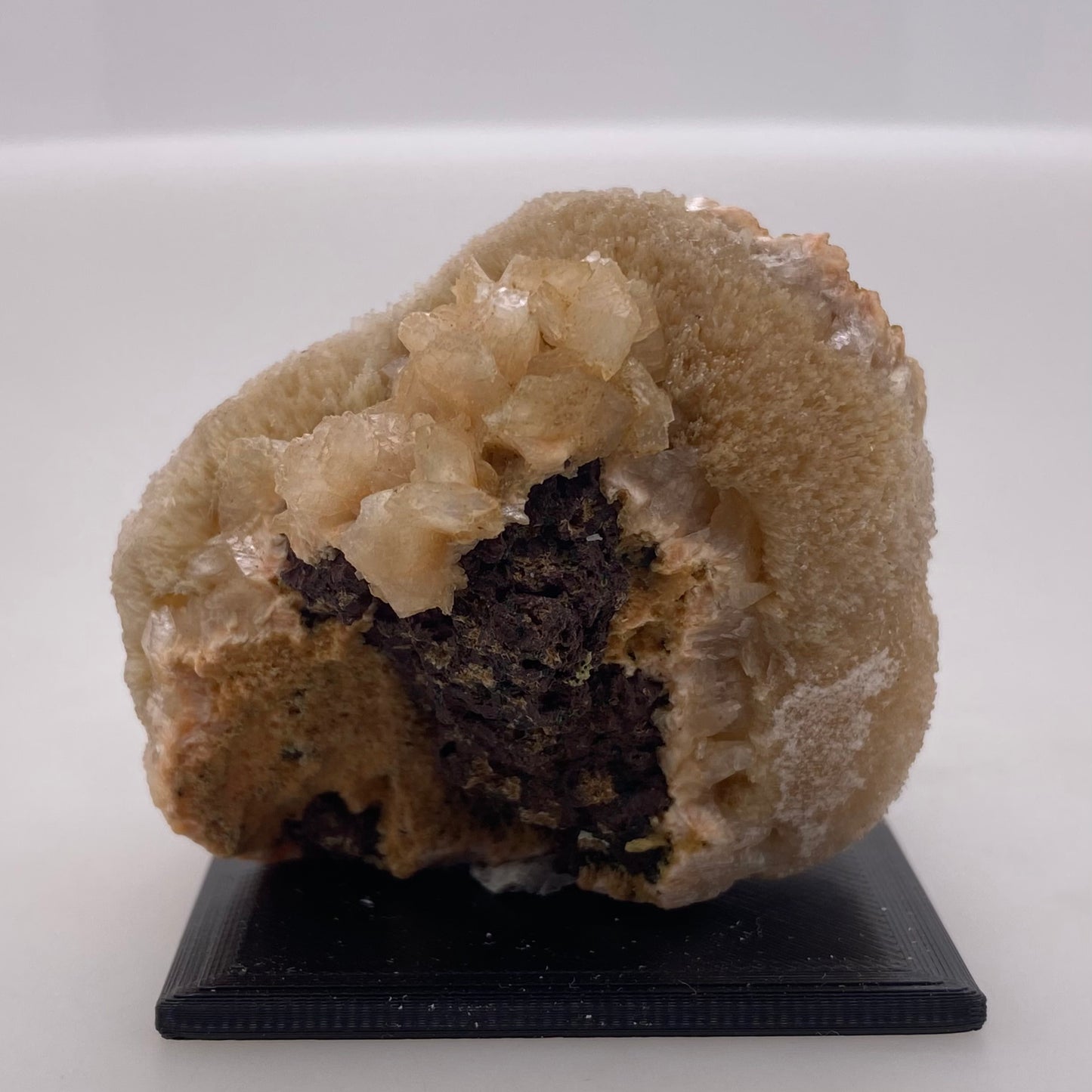 Zeolite var. Thomsonite - Maharashtra, India