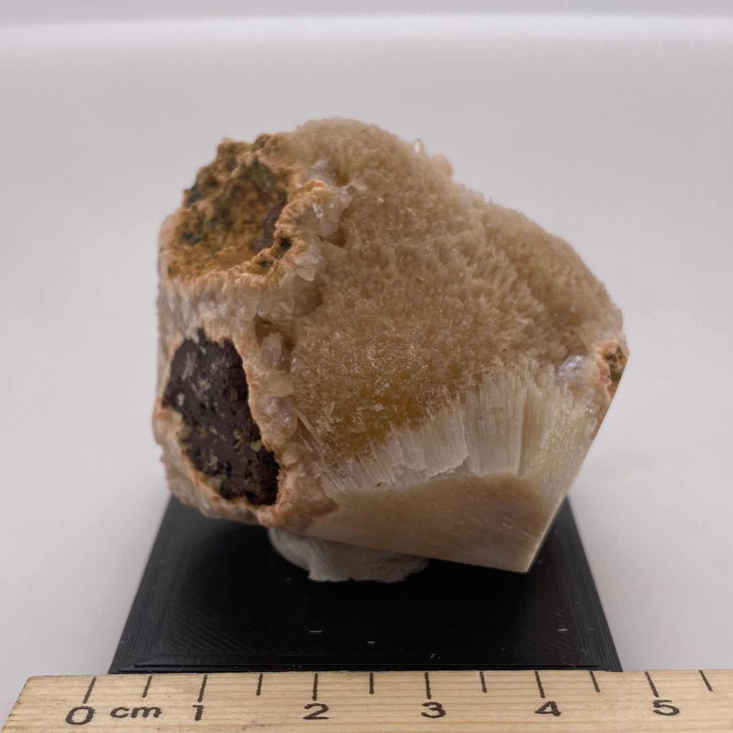 Zeolite var. Thomsonite - Maharashtra, India