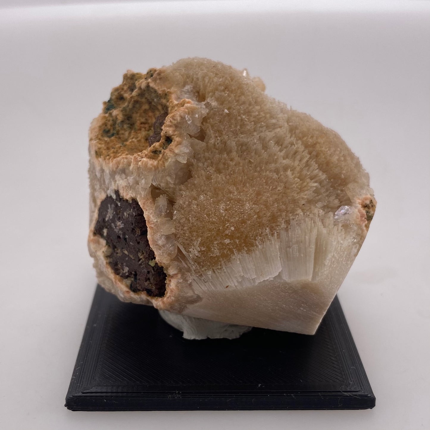 Zeolite var. Thomsonite - Maharashtra, India