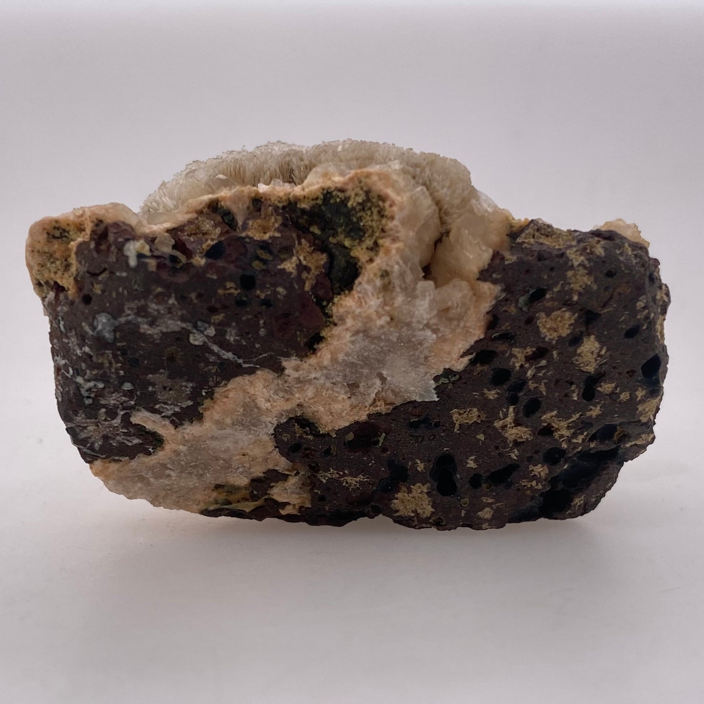 Zeolite var. Thomsonite - Maharashtra, India